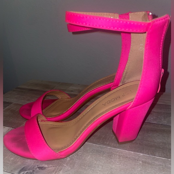 Pink heels size 7 - Picture 2 of 3